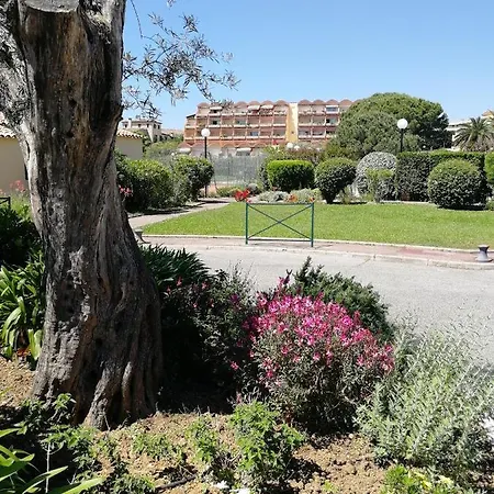 T2 Piscine, Tennis Et Parking Appartement *